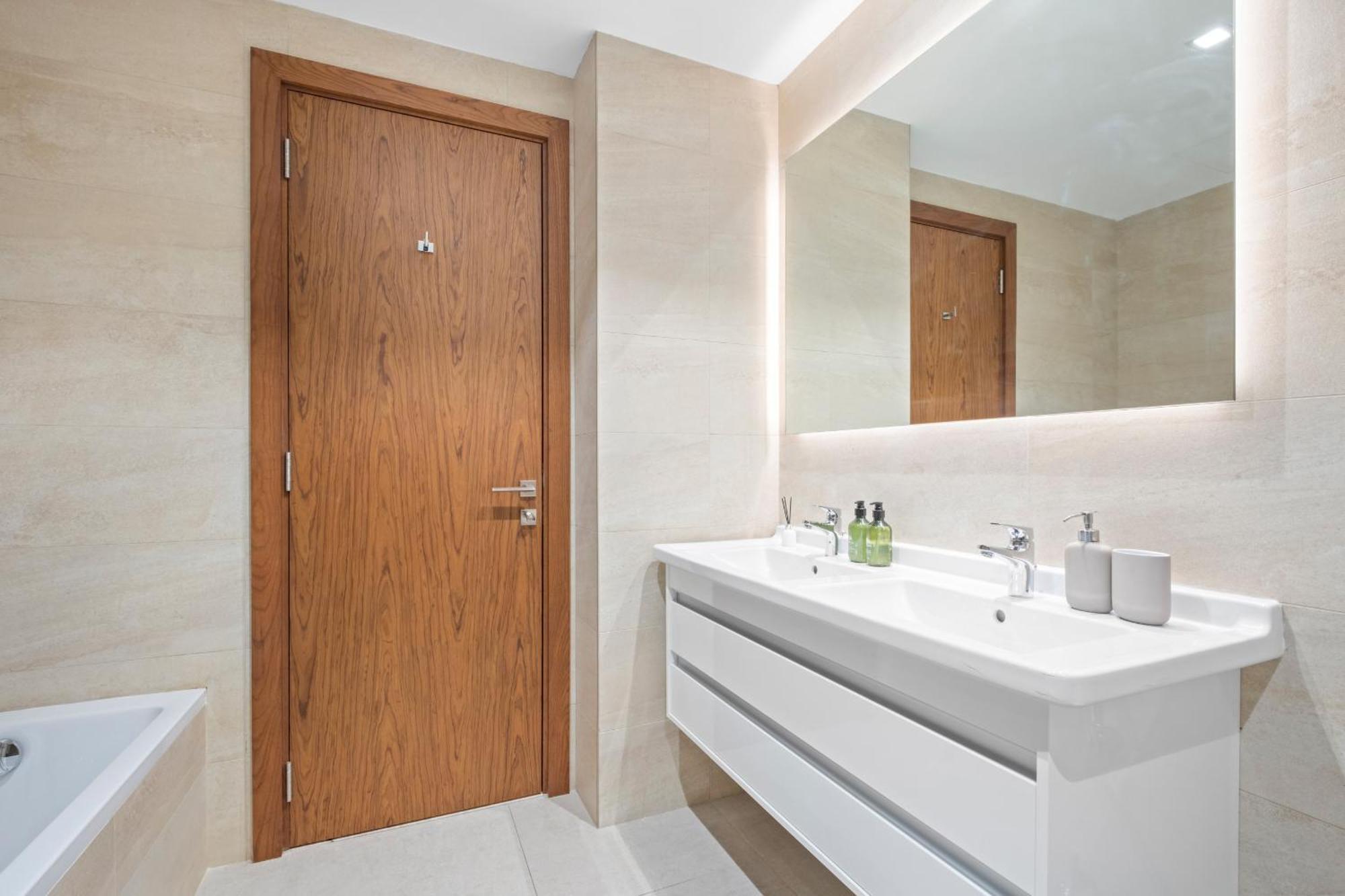 Vayk - Gorgeous Marina-front In Prime Location Apartment Dubai